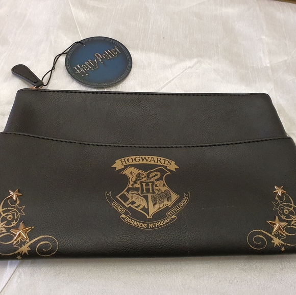 Harry Potter Hogwarts Cosmetic Bag - Picture 7 of 16